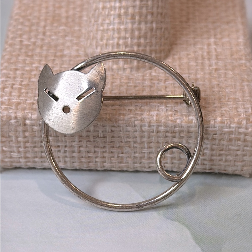 Vintage Beau Sterling Silver Cat Brooch Pin